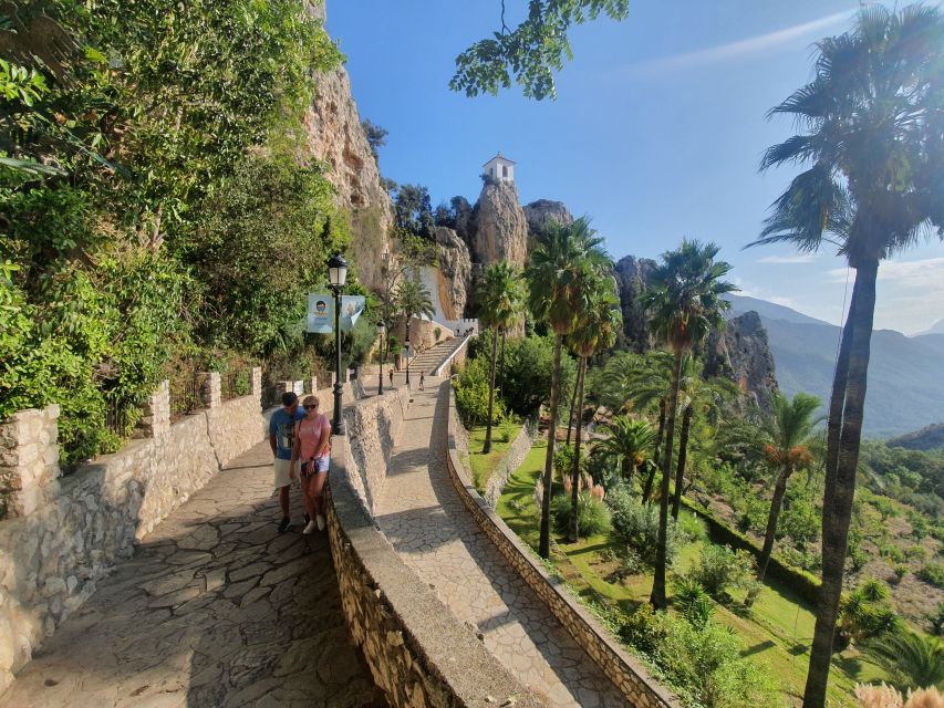 From Alicante, Benidorm to Guadalest. Gidovik - Narrow streets, handmade shops, and museum time that you control