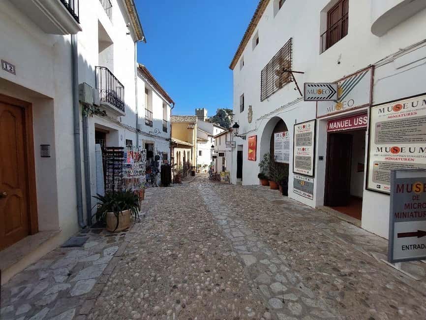 From Alicante, Benidorm: to the medieval castle of Guadalest - The views: mountain scenery that explains the fortress