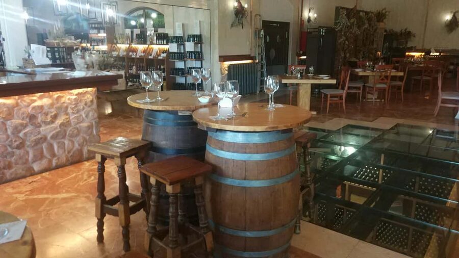 From Alicante: Premium visit to the winery. The best of our wines. - Languages and Guide Interaction: English, Spanish, Russian