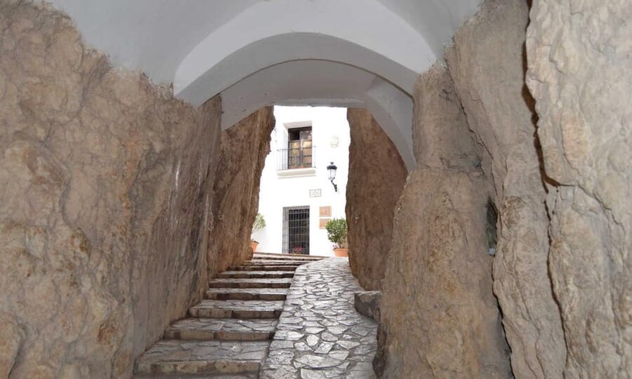 From Benidorm: Guadalest, Altea & ticket in Algar Waterfalls - Who this Benidorm to Guadalest and Altea trip is best for