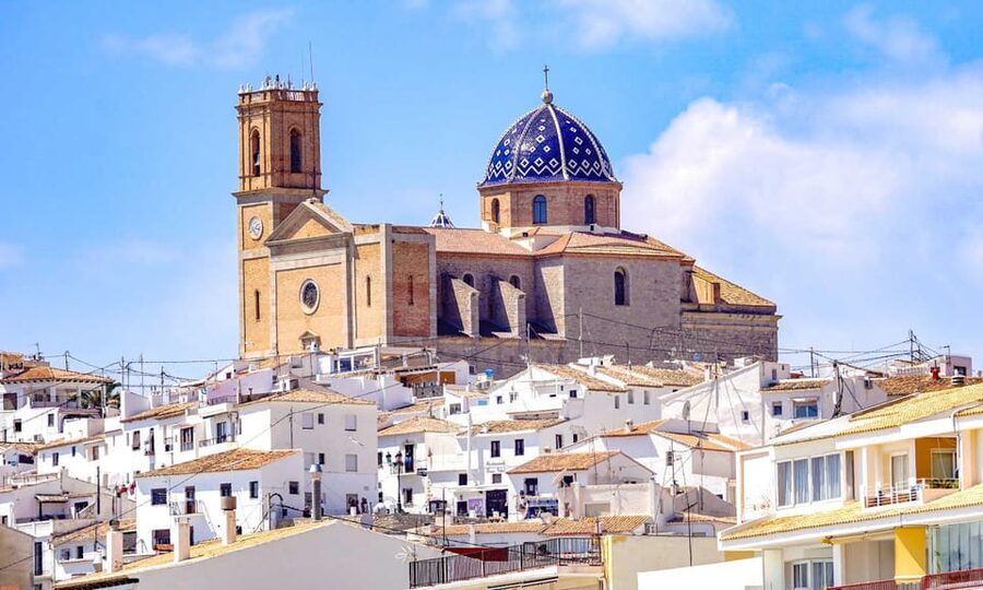 From Benidorm: Guadalest, Altea & ticket in Algar Waterfalls - Getting to and from the mountains, what the coach day feels like