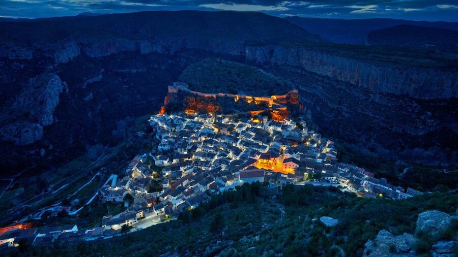 From Costa Blanca: Chulilla and the Hanging Bridges Day Trip - Where You Start: Valencia at Puerta de Serranos, plus options from Benidorm and Alicante