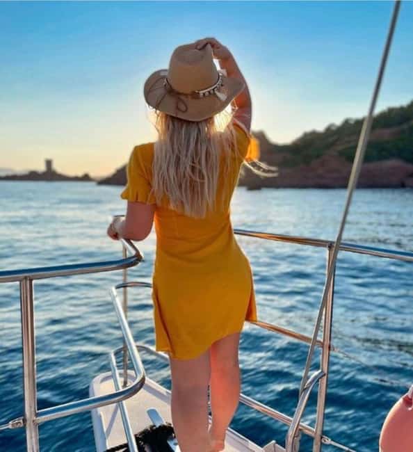 From Denia: Catamaran Trip with Sunset Option - Daytime from Dénia: Cova Tallada and the coast up close