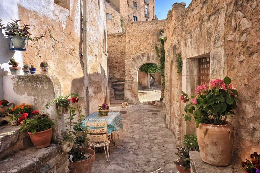 From Valencia: Bocairent and Covetes dels Moros Day Trip - Bocairent’s old quarter: snowfield, Asunción church, and rock-carved monuments