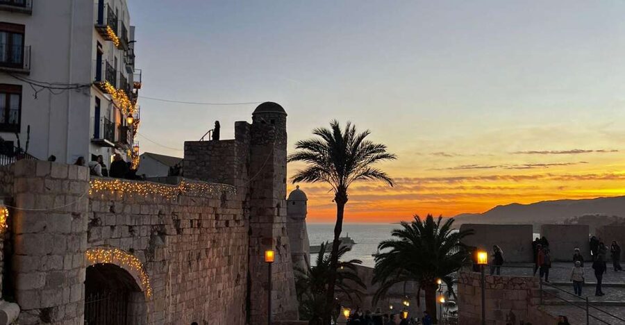 From Valencia: Day Trip to Peñiscola with Castle Visit - Sea Museum and the walled old town walk: where your day starts strong