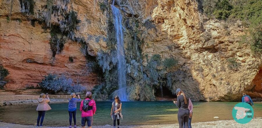 From Valencia: Hiking Tour to Two Stunning Waterfalls - The hike options: 2 km stroll or the full 7 km route