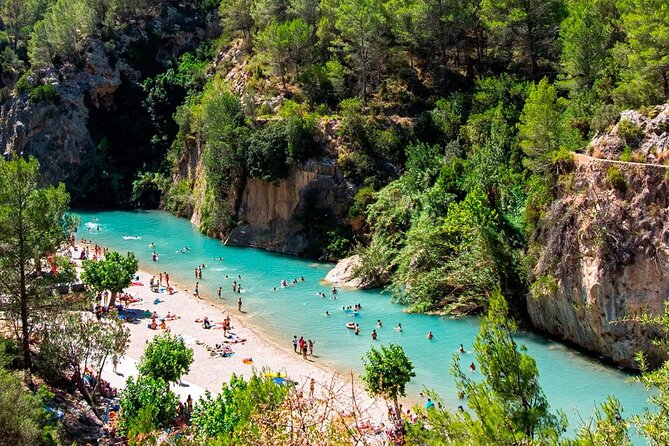 From Valencia: Montanejos Thermal Spring & Girlfriend Waterfall - Lunch break in Montanejos: plan for a pit stop, not a full meal guarantee