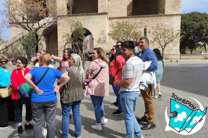 Games and History Walking Tour in the Center of Valencia - Town Hall plaza and old mail, a badge hunt through everyday icons