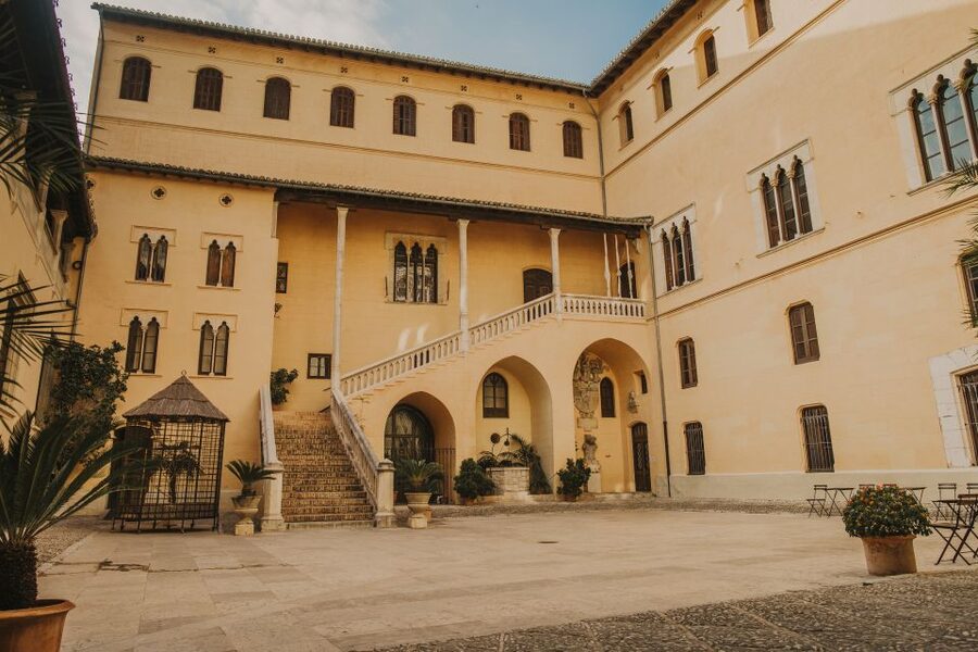Gandia: Ducal Palace Entry Ticket with Audio Guide - Entering the palace and getting oriented fast