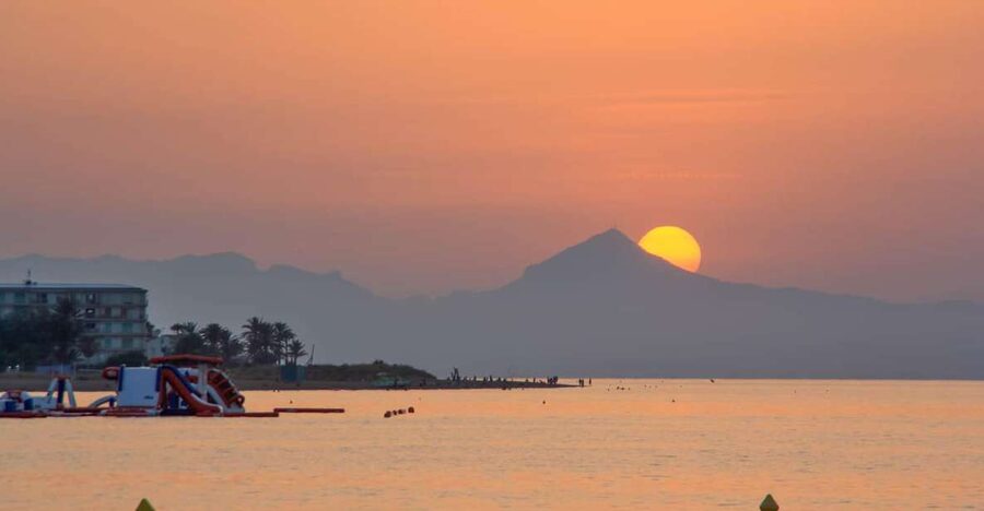 Gandia: Sunset at sea from Gandia - What about the staff, and what that means for your experience