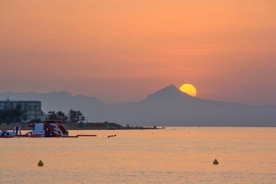 Gandia: Sunset at sea from Gandia - Getting to the BORAMAR Wooden Shed without stress