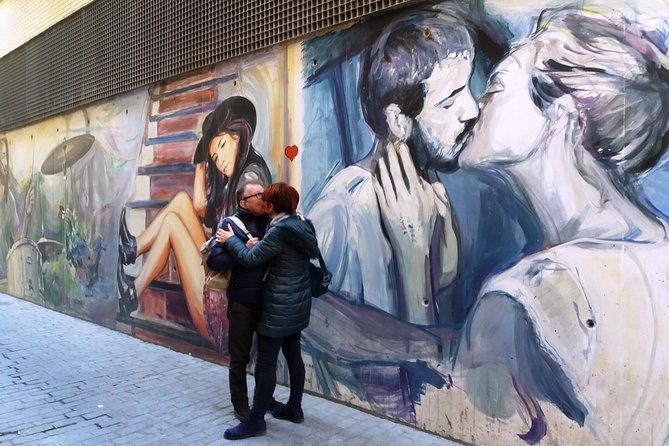 Grafiti tour and Carmen Quarter - El Carmen’s open-air museum feel on the Ruta Grafitis