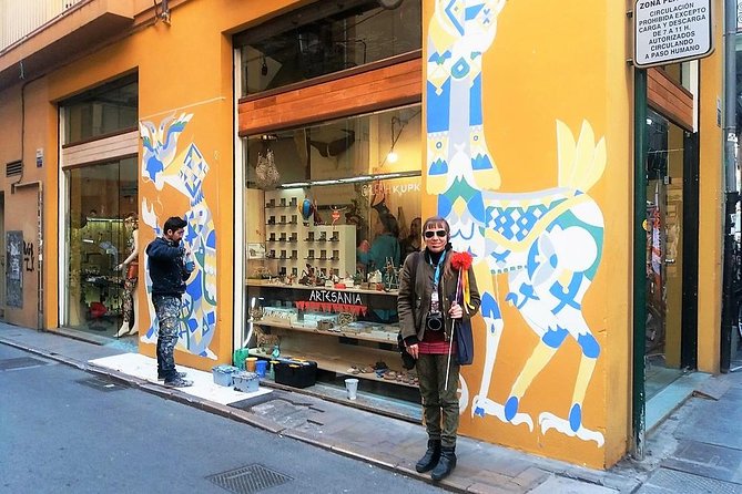 Grafiti tour and Carmen Quarter - Centre del Carme, Gothic and Renaissance cloisters plus Islamic remains