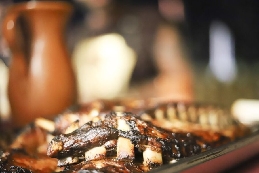 Gran Circus Maximus Entrada + transporte - Dinner first: BBQ ribs, Provençal herbs potatoes, and chocolate mousse