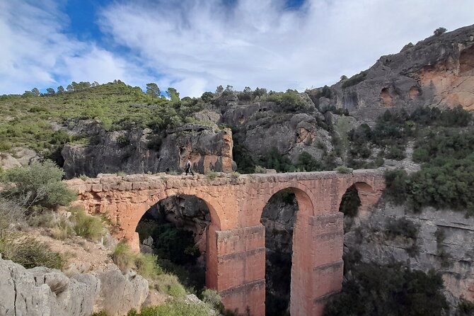 Hike to the Roman aqueduct Peña Cortada - Chelva time: a relaxed town stroll after the big walking moments