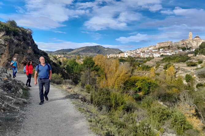 Hike to the Roman aqueduct Peña Cortada - What to bring for comfort: snacks, shoes, and water sense
