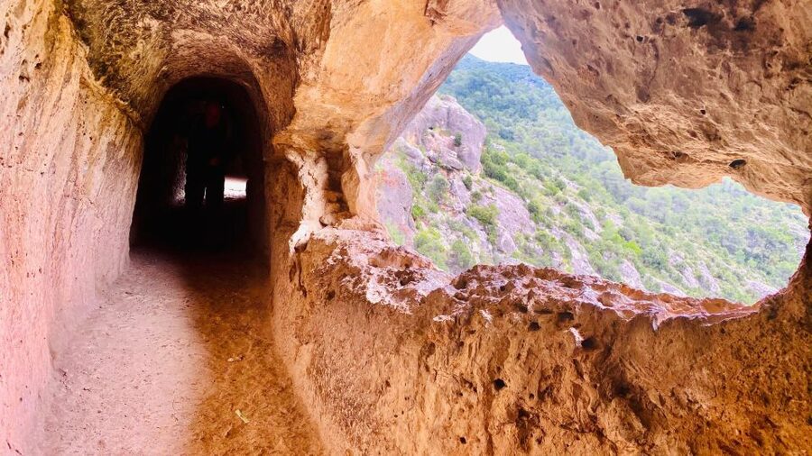 Hiking Tour to the Roman Aqueduct of Pena Cortada - The big idea: a Roman aqueduct walk plus Chelva town time