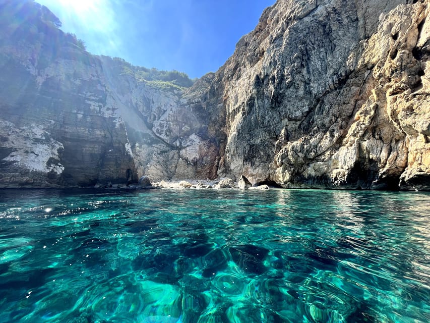 Jávea: Cala Portixol Kayak Tour with Snorkel & Cliff Jumping - Getting to the beach: Carrer de la Barraca and that blue door