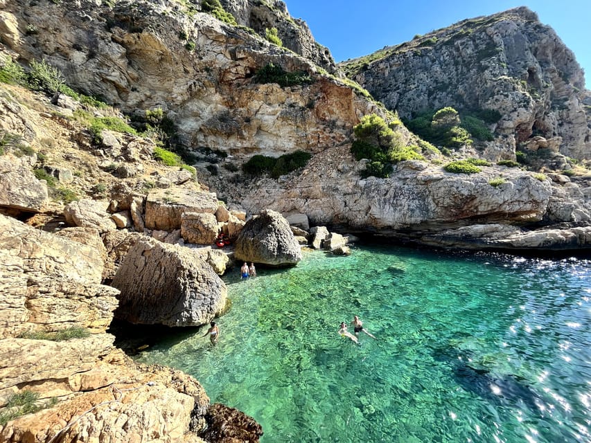Jávea: Cala Tango and San Antonio Nature Reserve Kayak Tour - Where you meet and what the first minutes feel like