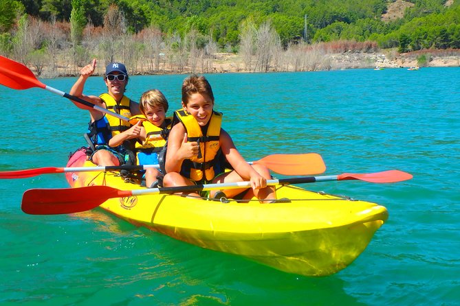 Kayak Routes In A Lake - Guides and group size: why the pace feels right