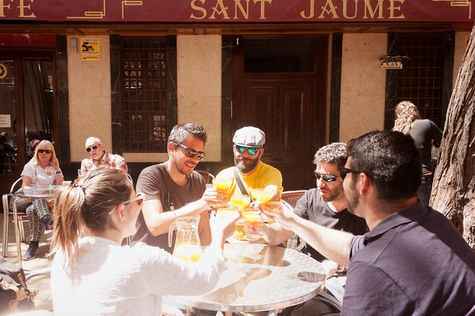 Luxury Authentic Tapas Tour - Wandering the old center: street art and where Valencia began