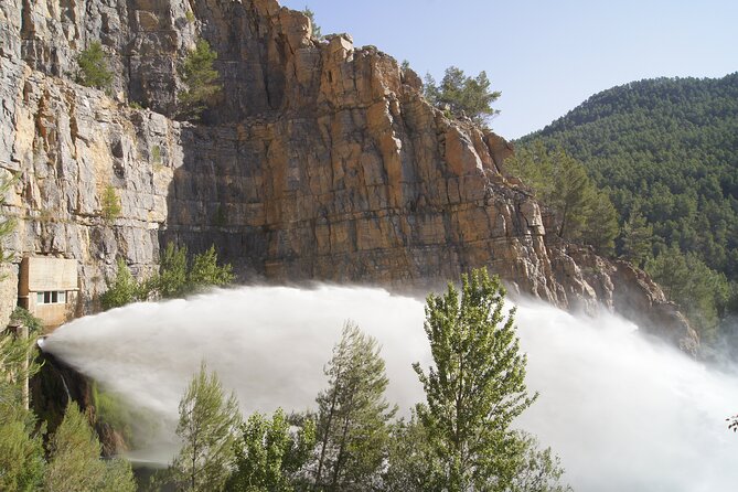 Mountain Hike & Thermal Springs - private full day tour - Who should book this hike and thermal springs day