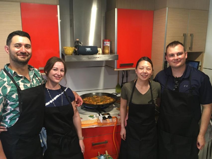 OnlyForYou, Paella Session at a Michelin-trained Chef’s Home - The cooking flow: what you actually do in the session