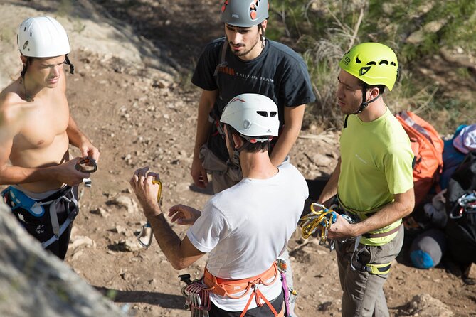 Outdoor climbing for beginners - Sierra Calderona: why this first crag works so well