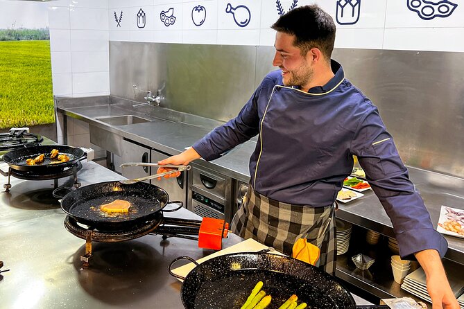 Paella Cooking Class, Wine Tasting & Central Market in Valencia - Wine Tasting and Tapas: The Lunch That Feels Like Valencia