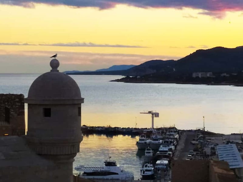 Peñiscola: Castle & Walled City Spanish Guided Tour - Walled Peñíscola, the Sea, and a Guide Who Keeps It Clear