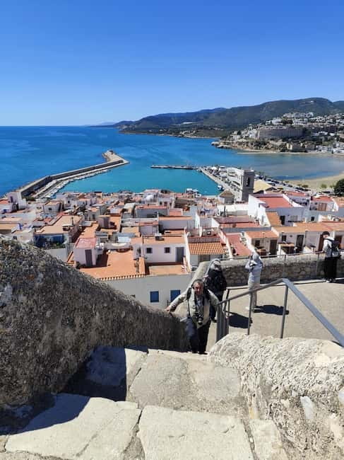 Peñiscola: Castle & Walled City Spanish Guided Tour - Meeting at VIVE PEÑÍSCOLA and Getting Your Bearings in Calle Mayor