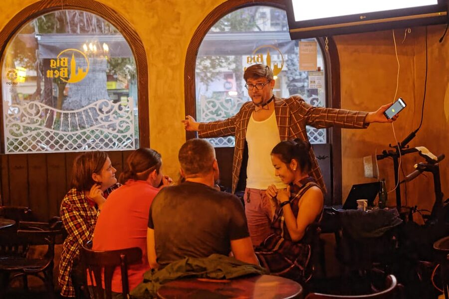 Quest excursion in Valencia - Plaça dels Furs to Serranos Tower: your easy launch point