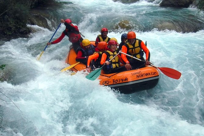Rafting white water in Montanejos 1h Valencia - Safety and guide style: how they keep the day fun