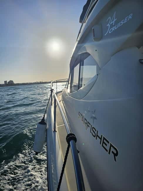 Sailing with sunset and swim in the sea - Cava onboard: the simple touch that makes it feel special