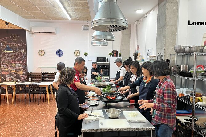 Seafood paella cooking class, tapas and visit to Ruzafa market. - From Ruzafa Market to the Paella Pan