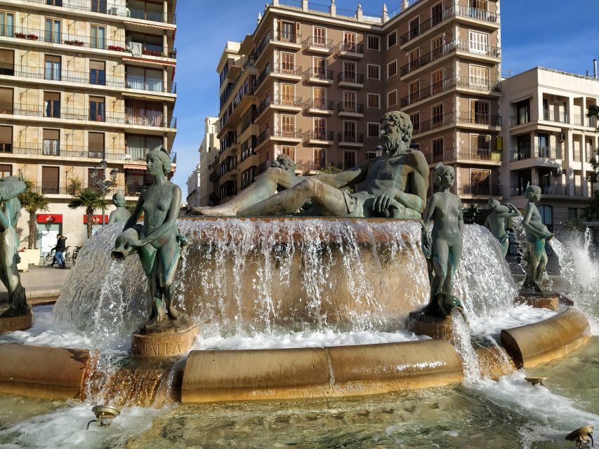Small-Group Medieval Valencia Walking Tour - Licensed Guide - A Short Walk to a Small Side Street Moment