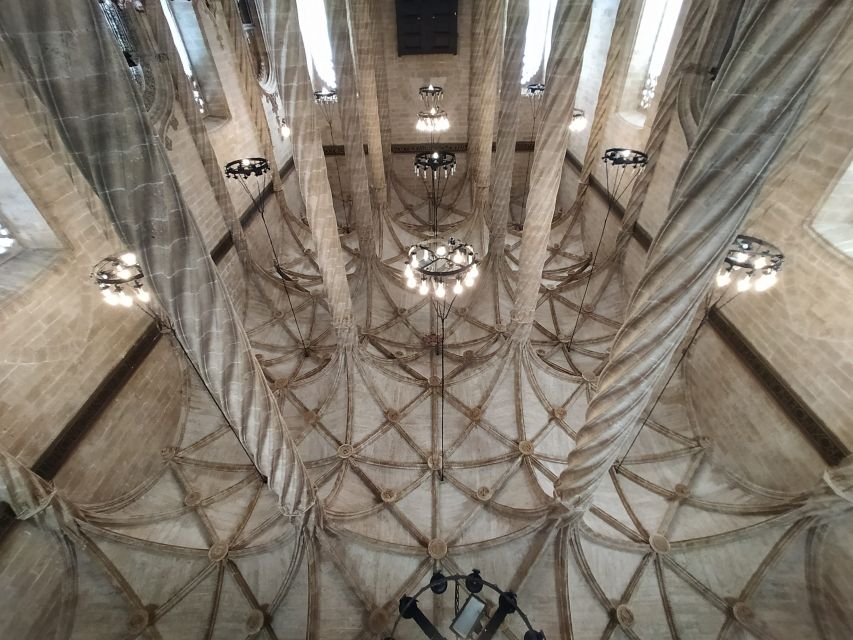 Small-Group Medieval Valencia Walking Tour - Licensed Guide - Torres de Serranos: Defensive Architecture With a Clear Story