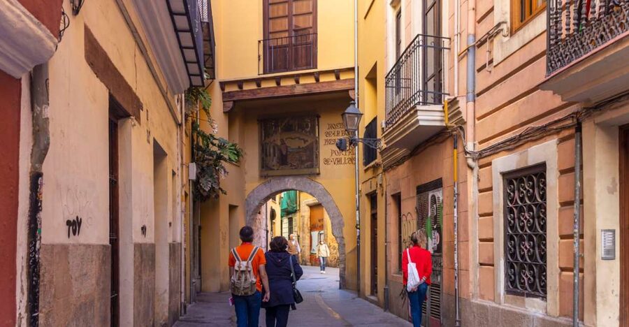 Small-Group Medieval Valencia Walking Tour - Licensed Guide - Where the Tour Starts, and How the Meeting Point Gets You Moving