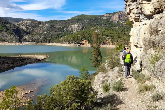 Stunning Hike around Buseo reservoir - El Chorrero de la Castellana Waterfall Moment