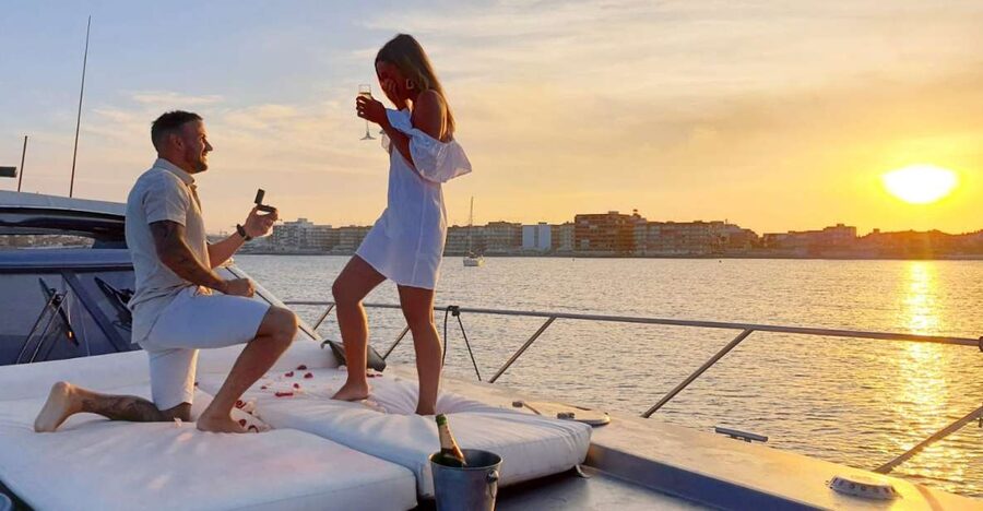Sunset on a boat with cava included - Meeting at Ociomar Torrevieja, Marina Salinas Harbor: Simple and Specific