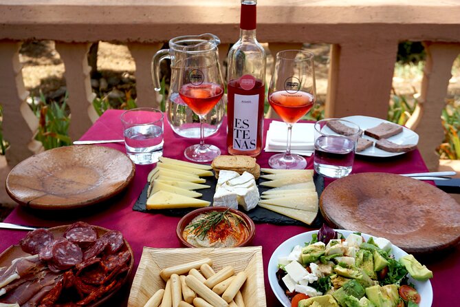 Tapas in the vineyards - Stop 1: Ruta del Vino Utiel-Requena, two wineries and a tasting in the middle