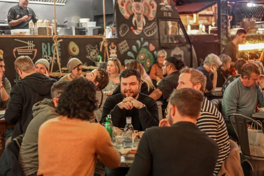 The Biggest Pub Quiz in Valencia - Logistics you should plan for