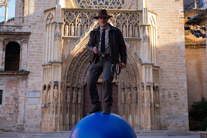 The Holy Grail with Indiana Jones - Carrer de la Cultura and the Palacio de dos Aguas legends