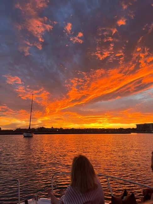 Torrevieja: Private Sunset Boat Tour with Cava - Torrevieja sunset from an anchored private boat