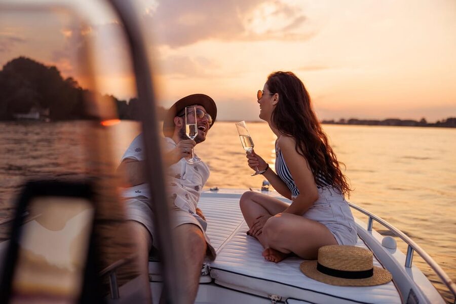 Torrevieja: Sunset onboard + Cava Cup - The boat experience: exclusive feel, easy comfort