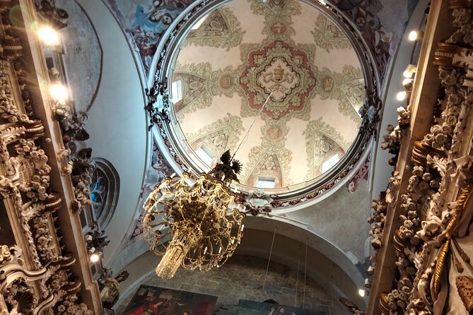 Tour of the Borgias with Cathedral included in Valencia - Plaza de Manises: the story starts with power, not gossip