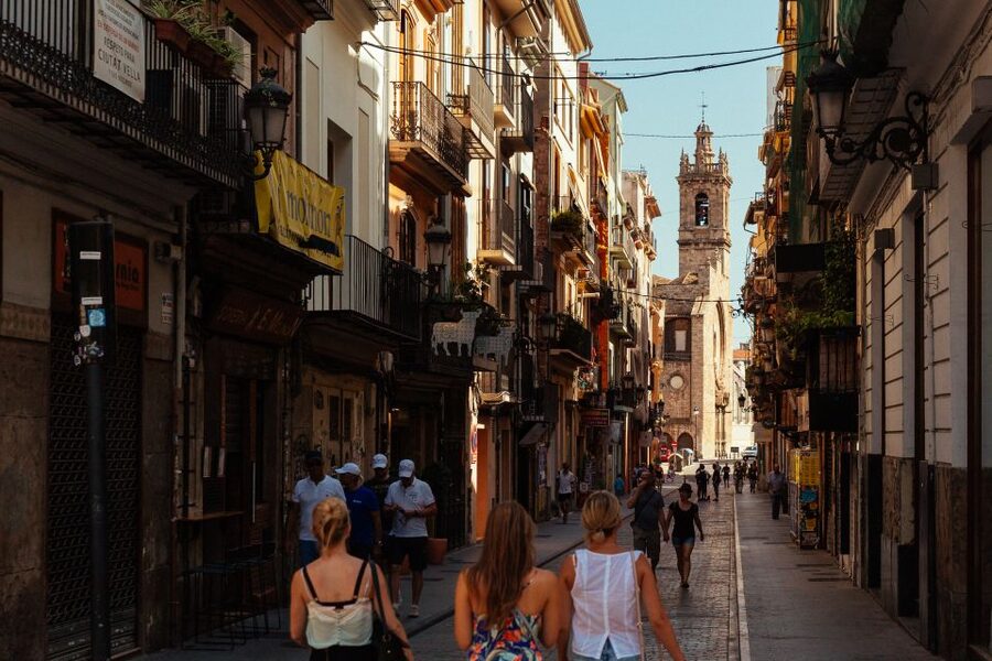 Valencia: 1.5-Hour Private Kick-Start Tour with a Local - Meet at Beers and Travels, then get oriented fast