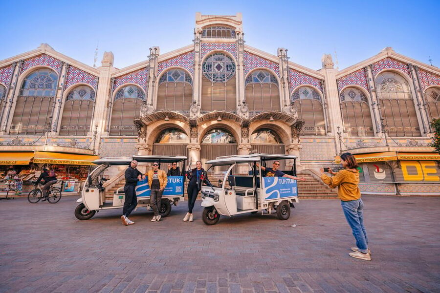 Valencia 1 hour by TukTuki: Essential and Private Tour - Why a Tuk-Tuk Works for a 1-Hour Valencia Hit