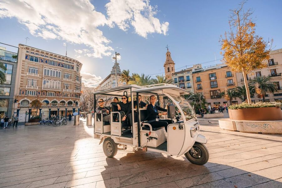Valencia 1 hour by TukTuki: Essential and Private Tour - A Private Guide, English or Spanish, Plus Photo Time