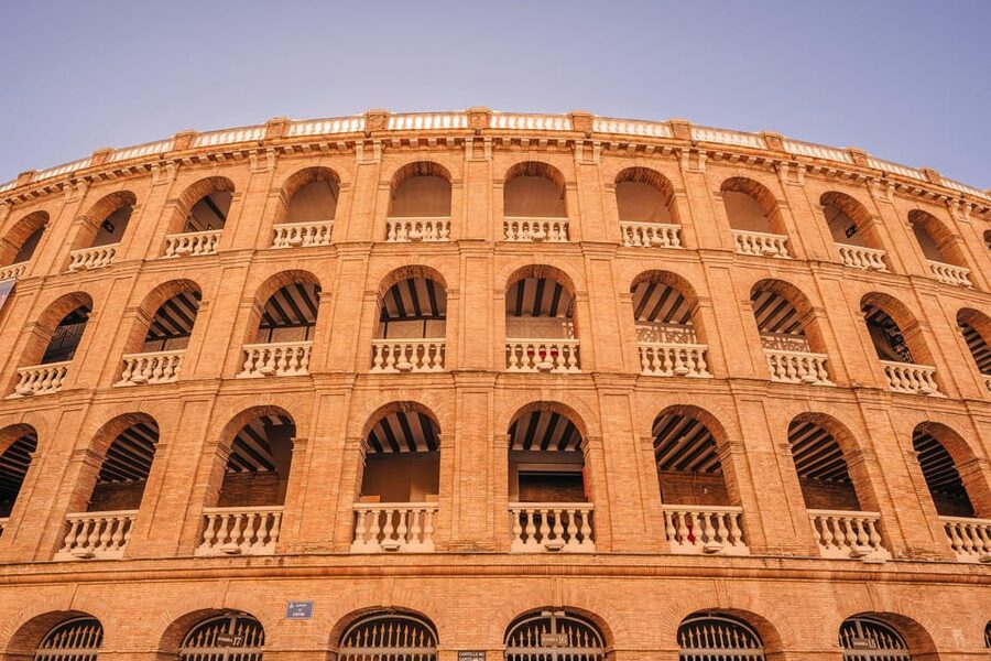 Valencia 1 hour by TukTuki: Essential and Private Tour - Meeting at C. de la Blanqueria, 3: Getting Started in Ciutat Vella